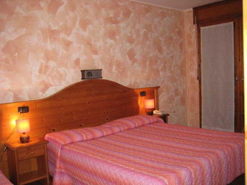 Hotel Holiday Debili Oulx Exterior foto